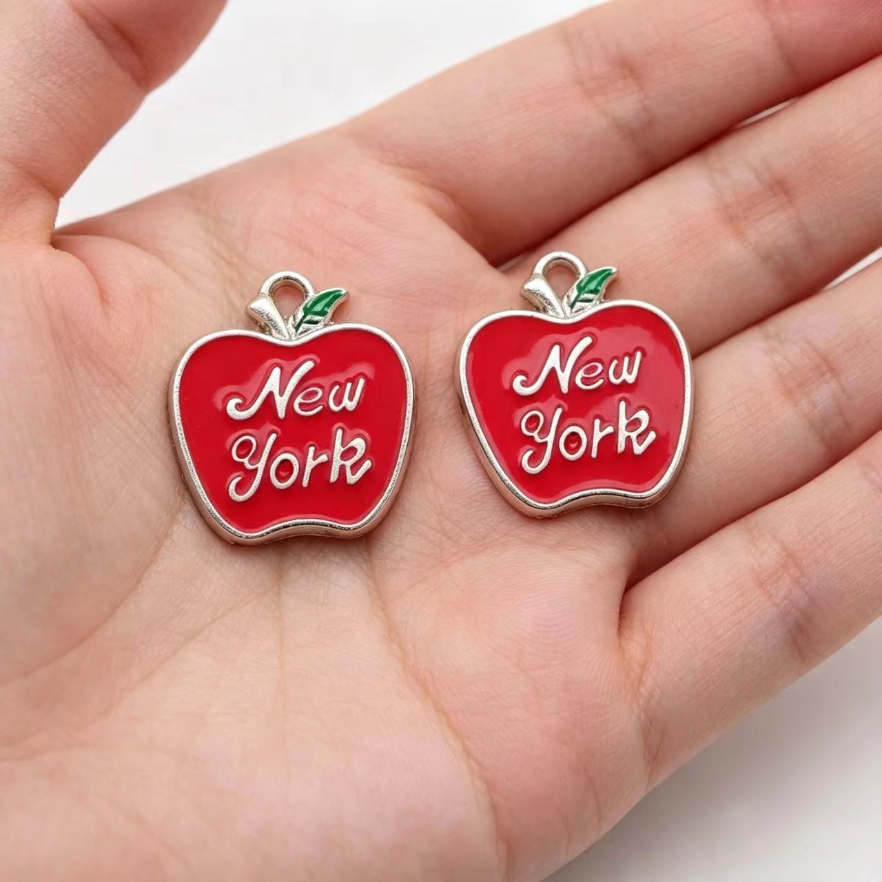10Pcs Enamel Apple New York Ch - Jewelry Making York recension och pris