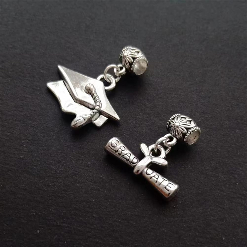 Graduation Hat Charms, Diploma - Jewelry Making Diploma recension och pris