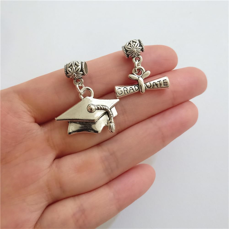 Graduation Hat Charms, Diploma - Jewelry Making Diploma recension och pris